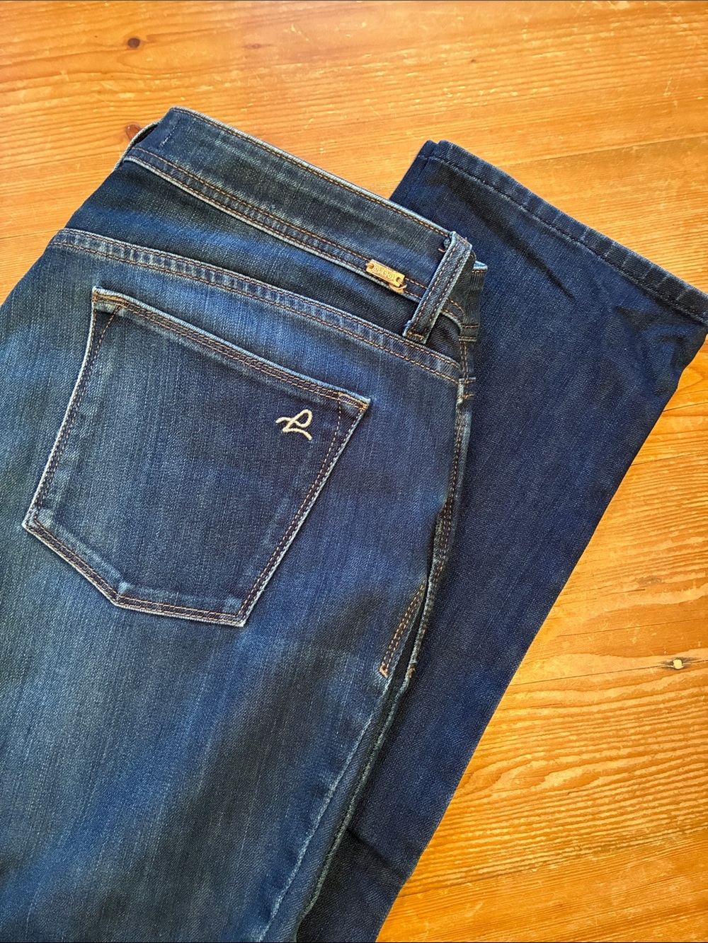 DL1961 Women’s COCO Curvy Straight Med/Dark Wash Blue Jeans - 32 x 34